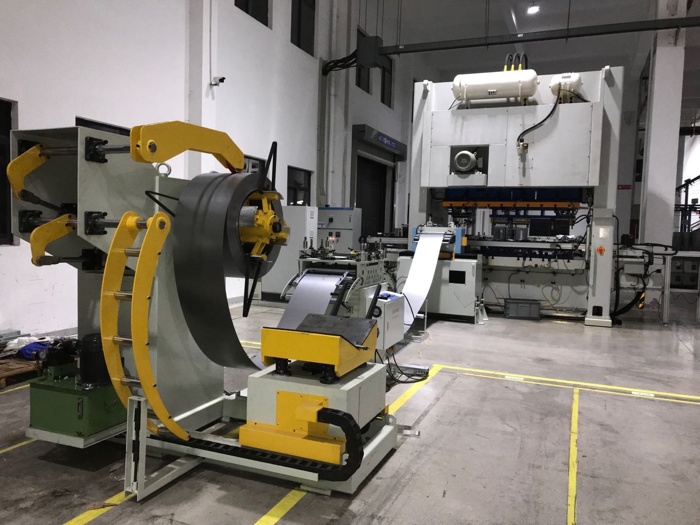 怎樣建立起以三次元機械手為核心的自動化沖壓生產(chǎn)線？