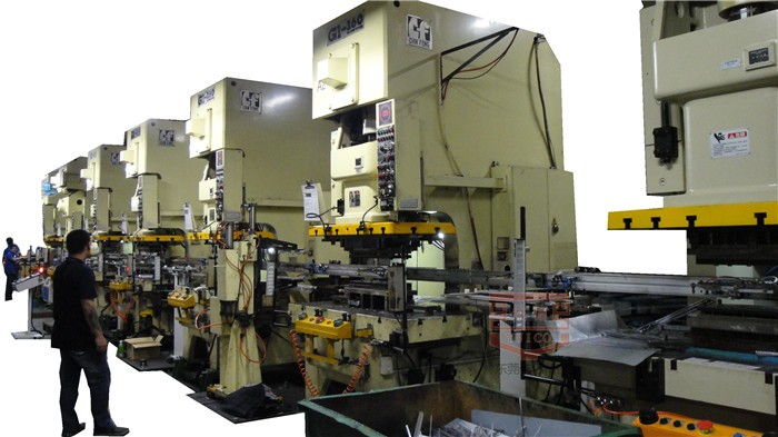 連桿式多工位機(jī)械手如何聯(lián)動(dòng)多臺(tái)沖床實(shí)現(xiàn)多工序沖壓生產(chǎn)？