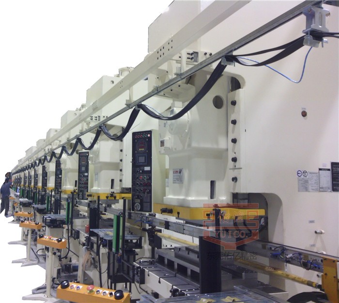 沖壓安全風(fēng)險(xiǎn)持續(xù)上升，沖壓機(jī)械手如何有效降低安全事故？