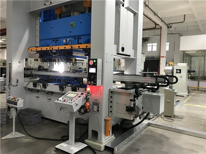 如何選擇合適的三次元機(jī)械手？沖床自動(dòng)化選型實(shí)用指南